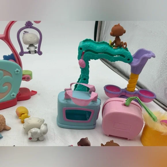 Littlest Pet Shop LPS lot of 39 includes rare Collie and other pets